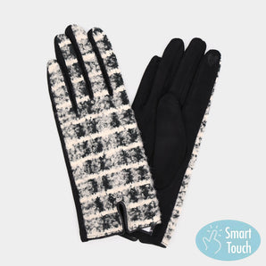 Fuzzy Checkered Gloves in Black