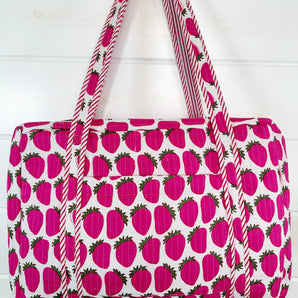 Weekender Bag in Strawberry